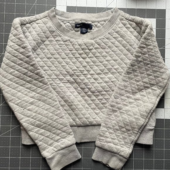 Gap Kids Girls Quilted Cropped Crewneck Sweatshirt Grey Small (6-7) - Picture 1 of 1
